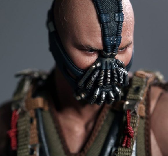 Bane figure by Kojun & Yulli, produced by Hot Toys. Detail view.