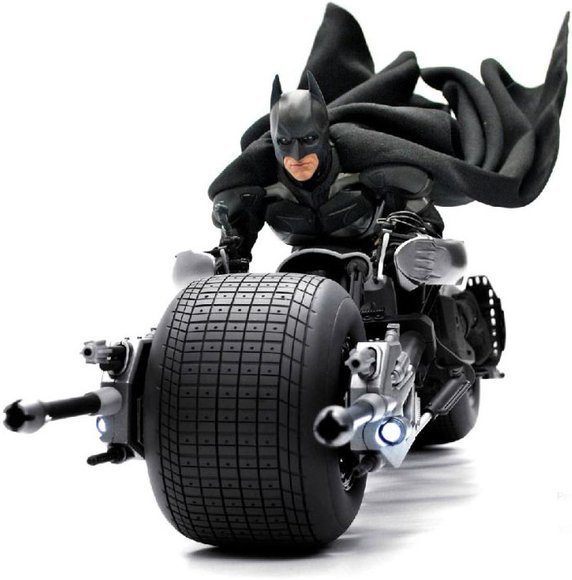 Bat-pod (The Dark Knight Rises) figure by Dc Comics, produced by Hot Toys. Front view.