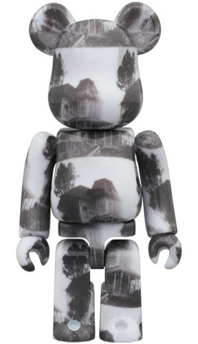 BATES MANSION BE@RBRICK 100％ figure, produced by Medicom Toy. Front view.