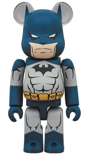 BATMAN (BATMAN: HUSH Ver.) BE@RBRICK 100％ figure, produced by Medicom Toy. Front view.