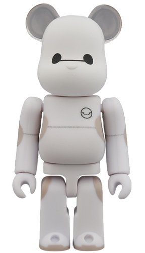 BAYMAX BE@RBRICK 100% figure, produced by Medicom Toy. Front view.