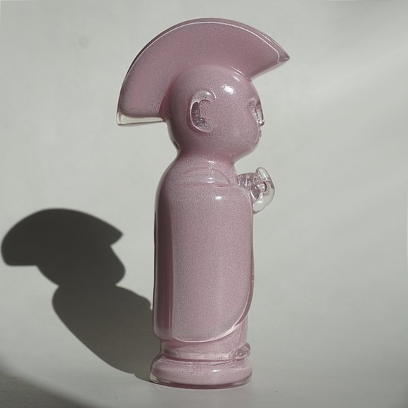 BE MY BABY PINK JIZO-ANARCHO figure by Toby Dutkiewicz, produced by DevilS Head Productions. Side view.