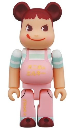 ファミリータウンペコちゃん BE@RBRICK 100％ figure, produced by Medicom Toy. Front view.