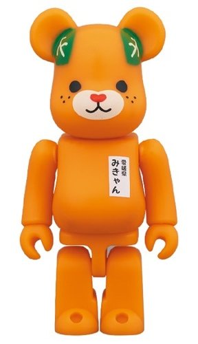 みきゃん BE@RBRICK 100% figure, produced by Medicom Toy. Front view.