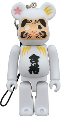 BE＠RBRICK Daruma Pass prayer 100% (White) figure, produced by Medicom Toy. Front view.