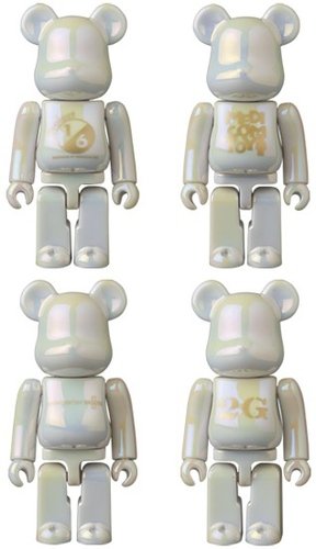 BE@RBRICK SERIES 42 Release campaign Special Edition figure, produced by Medicom Toy. Front view.