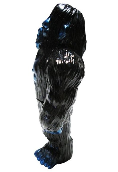 Bigfoot (ビッグフット) - Black & Blue figure, produced by Iwa Japan. Side view.