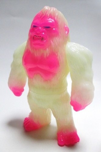 Bigfoot - GID Lulubell Exclusive figure, produced by Iwa Japan. Front view.