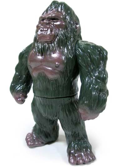 Bigfoot (ビッグフット) - Moss Green figure, produced by Iwa Japan. Front view.