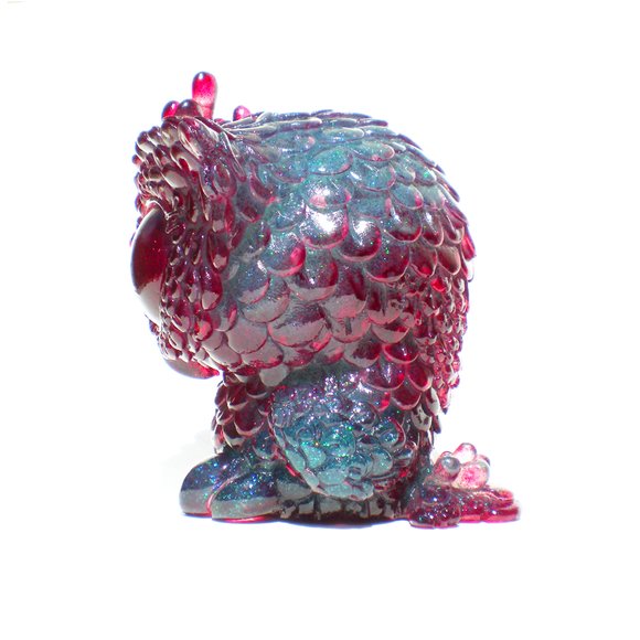 Biggy Owl - Teal / Red Glitter figure by Kathleen Voigt. Side view.