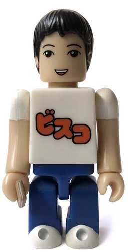 Bisco Kun White figure, produced by Medicom Toy. Front view.