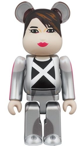 BiSH アユニ・D BE@RBRICK 100％ figure, produced by Medicom Toy. Front view.