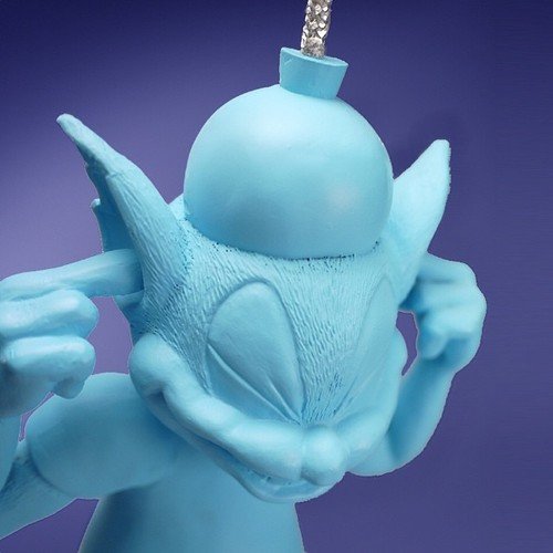 Bomb Cat – Bangin Blue figure by Anthony Ausgang, produced by Munky King. Detail view.