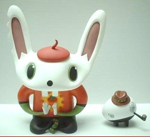 Bunniguru + egg figure by Nathan Jurevicius, produced by Flying Cat. Front view.
