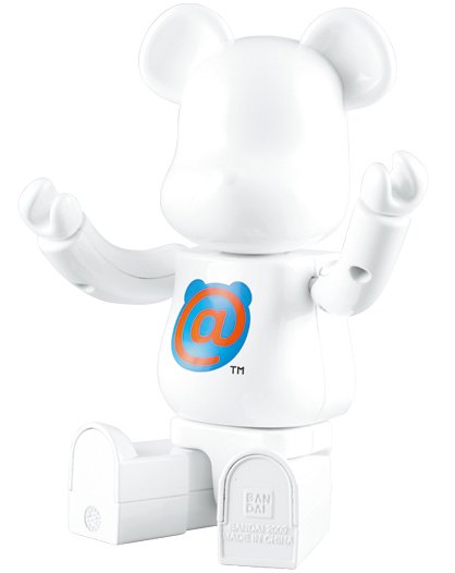 Chogokin Be@rbrick 200% - White figure by Bm! Project, produced by Medicom Toy X Bandai. Detail view.