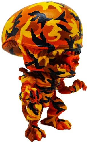 CAMO FIRE ALIEN figure by Erick Scarecrow, produced by Esc-Toy. Front view.
