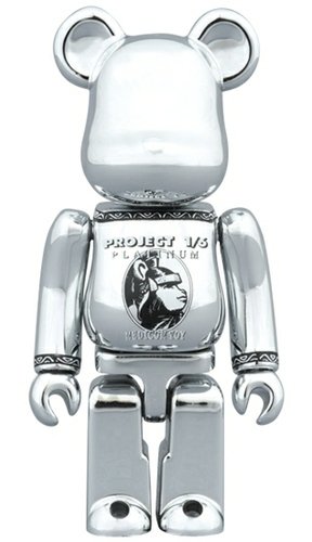 CENTURION BE@RBRICK 100％ (PLATINUM) figure, produced by Medicom Toy. Front view.