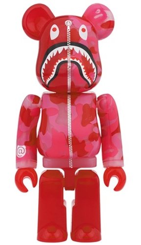 CLEAR ABC CAMO SHARK BE@RBRICK 100% figure, produced by Medicom Toy. Front view.