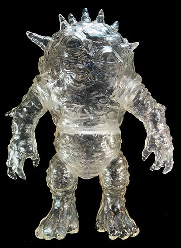 Clear Kaiju Eyezon figure by Mark Nagata, produced by Max Toy Co.. Front view.