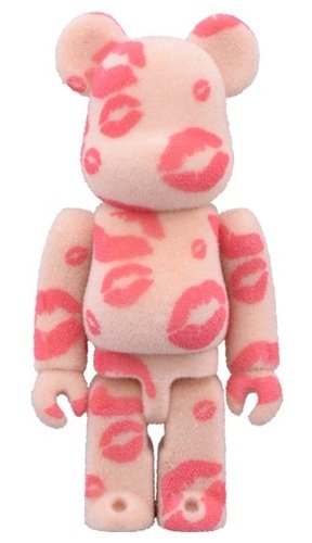 Collecte De Zikzin YOU KISSED MY HEART BE@RBRICK 100％ figure, produced by Medicom Toy. Front view.