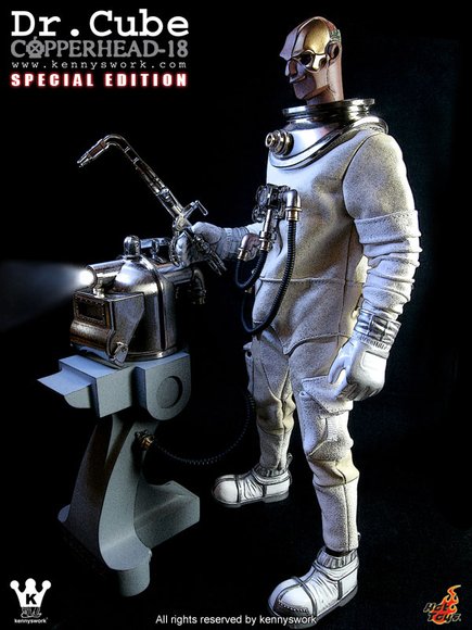 Dr. Cube Copperhead-18 Special Edition figure by Kenny Wong, produced by Hot Toys. Side view.