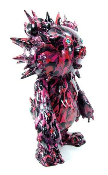 Cronic custom Inc - Red Marbled figure by Cronic, produced by Instinctoy. Side view.