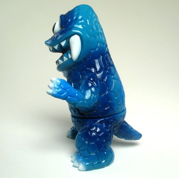 Crouching Zagoran - Light Blue, Blue figure by Kiyoka Ikeda. Side view.