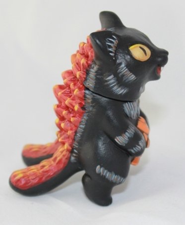 Demon Micro Negora figure by Soko Cat. Side view.