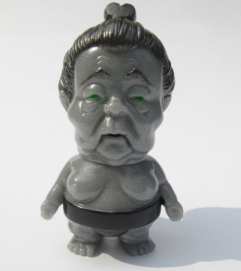 Mountain Juice (おっか山) - Grey Pearl figure by Atom A. Amaresura, produced by Realxhead. Front view.