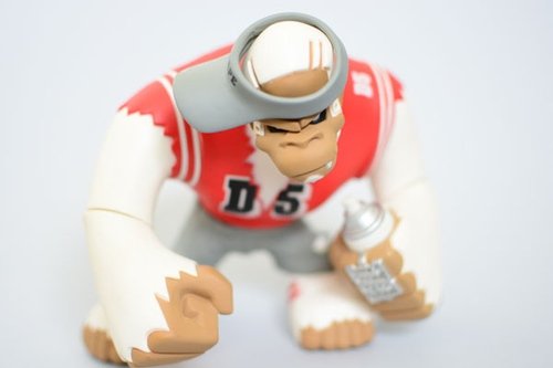 Da Ape Kong - Kidrobot Version figure by Tim Tsui, produced by Dateambronx. Front view.