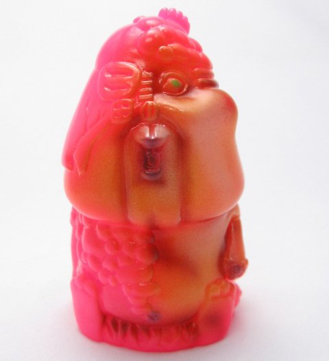 Mini Chaos figure by Atom A. Amaresura, produced by Realxhead. Front view.