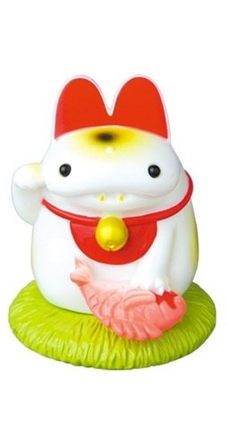 Daifuku Manekineko White figure by Shoko Nakazawa (Koraters), produced by Medicom Toy. Front view.