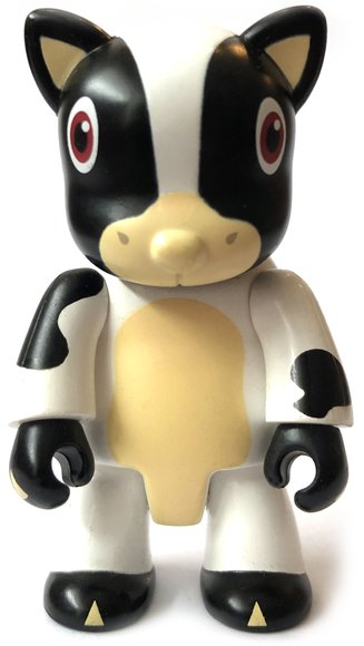 Dairy Cat figure by Sandy Gin, produced by Toy2R. Front view.