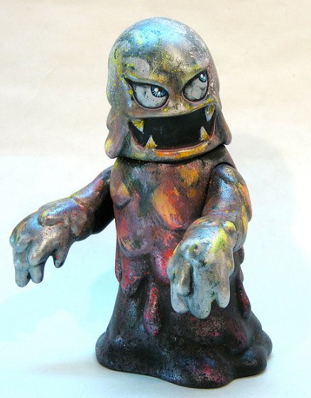 Damnedron - Radioactive figure by Leecifer, produced by Rumble Monsters. Front view.
