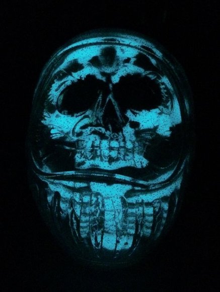 DARUMA SKULL X-RAY G.I.D. figure by Kazzrock, produced by Secret Base. Front view.