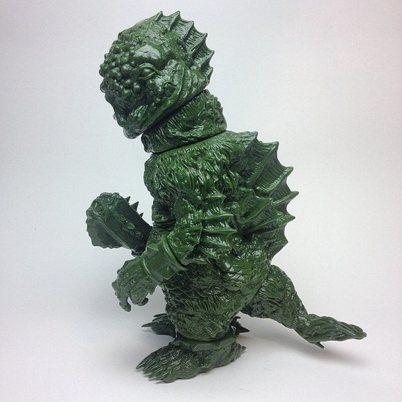 Toxigon - Green Test Pull figure by Lash, produced by Mutant Vinyl Hardcore. Side view.