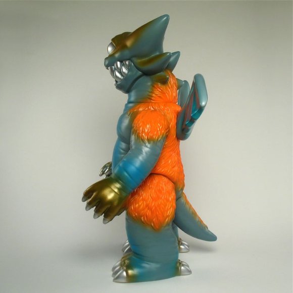 Deathra - Light Blue, Orange figure by Naoya Ikeda. Side view.