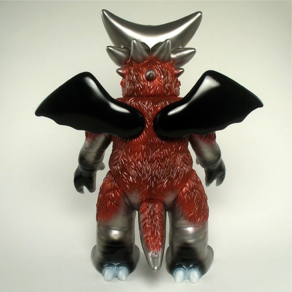 Deathra - Silver, Black figure by Naoya Ikeda. Back view.