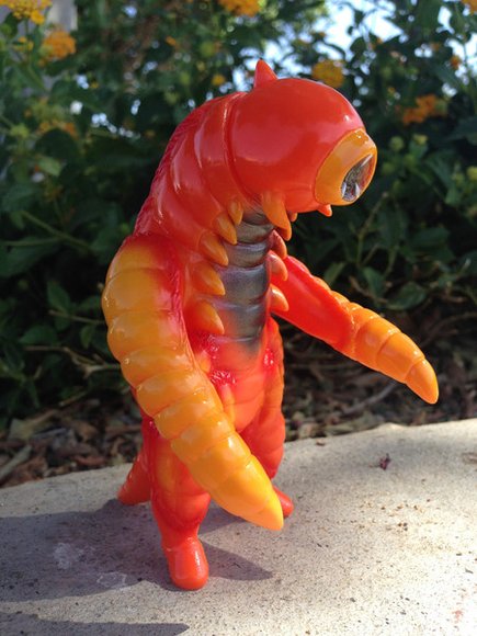 Deathworm figure by Tttoy, produced by Iwa Japan. Side view.