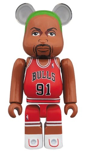 Dennis Rodman (Chicago Bulls) BE@RBRICK 100% figure, produced by Medicom Toy. Front view.