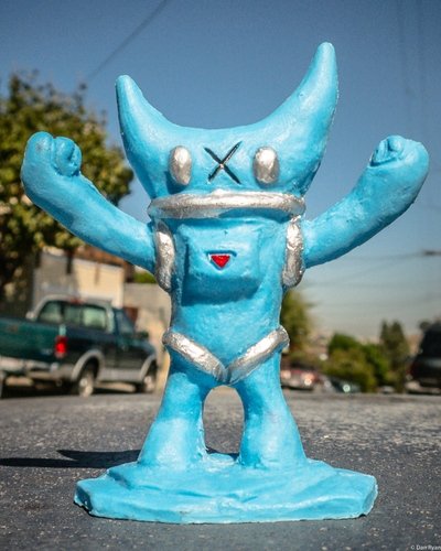 Devilrobots DarthX (blue ver.) figure by Devilrobots. Front view.
