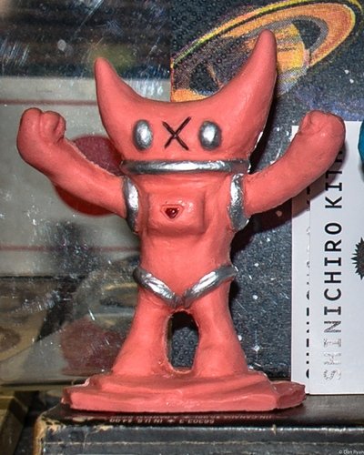 Devilrobots DarthX (red ver.) figure by Devilrobots. Front view.