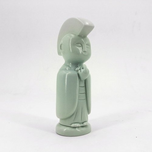 DHARMA BRIGADE JIZO-ANARCHO (LIGHT GREY) figure by Toby Dutkiewicz, produced by Devils Head Productions. Front view.