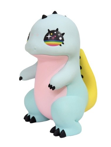 Dino Star figure by Okokume (Laura Mas), produced by How2Work. Front view.