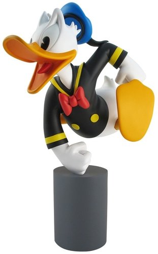 Donald Excited figure by Disney, produced by Leblon-Delienne. Front view.