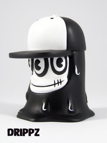 Drippz Black and White figure by Lisa Rae Hansen, produced by Ibreaktoys. Side view.