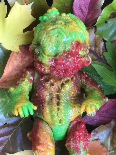 Fall Puke Autopsy Zombie Staple Baby figure by Jeremi Rimel (Miscreation Toys), produced by Shirahama. Front view.