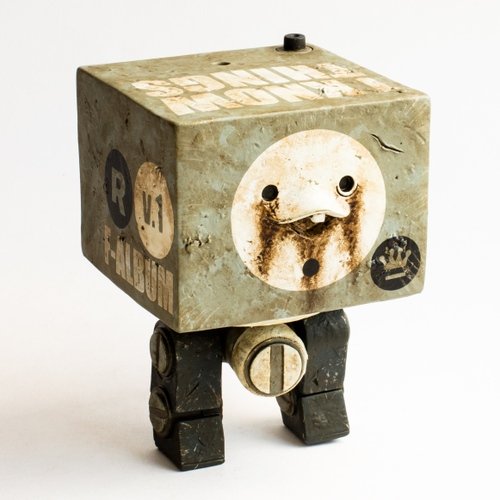 Family Album Square figure by Ashley Wood, produced by Threea. Front view.
