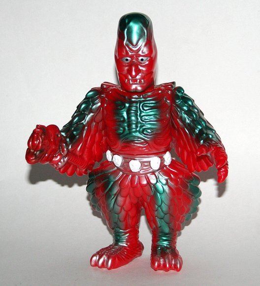 Daimon Red, Green Spray figure by Yuji Nishimura, produced by M1Go. Front view.