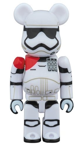 FIRST ORDER STORMTROOPER OFFICER STAR WARS BE@RBRICK 100% figure, produced by Medicom Toy. Front view.